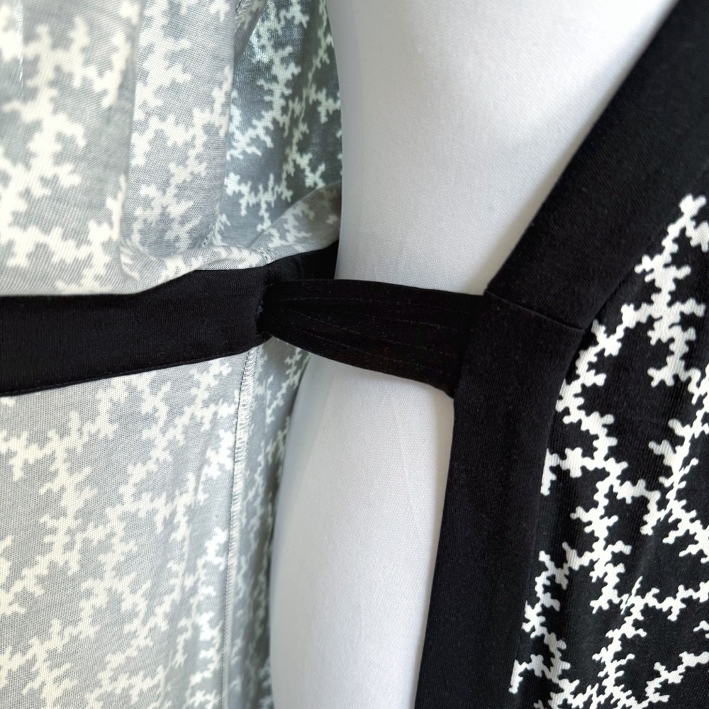 DIANE VON FURSTENBERG BLACK WHITE PRINT SILK LONG SLEEVE D RING WRAP MIDI DRESS - Picture 9 of 11